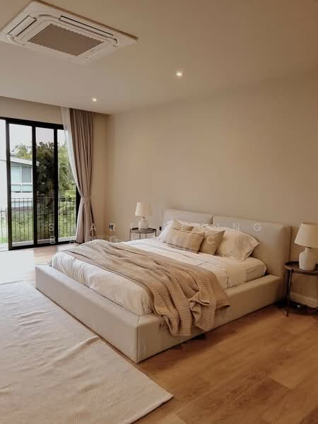 House Ekamai, Bangkok, Phra Kanong Nua, Watthana, Bangkok, 3 Bedrooms, 350 sqm, Single Detached House For Sale, by Smart Living Bangkok Co.,Ltd., 500281079 - DDproperty.com