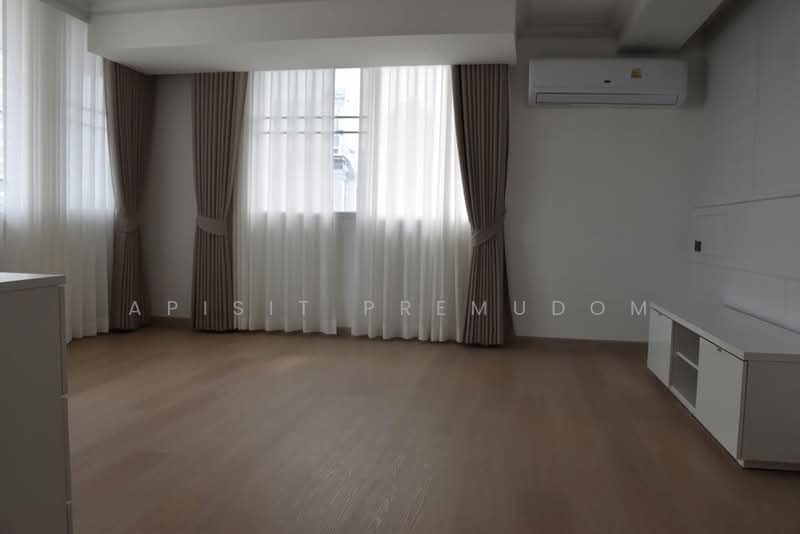 D.S. Tower 1 Sukhumvit 33, Bangkok, Soi Phrom Chit, Khlong Tan Nua, Watthana, Bangkok, 3 Bedrooms, 250 sqm, Condo For Rent, by Apisit Premudom, 500281101 - DDproperty.com