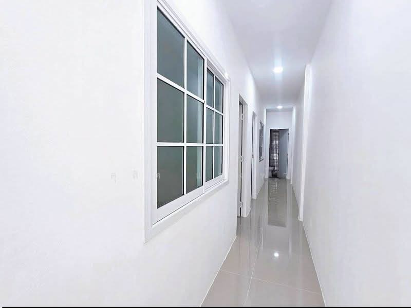 ขายทาวน์โฮมรีโนเวทใหม่ ม.แบงค์วิลเลจ สุรศักดิ์ ศรีราชา, Chon Buri (Pattaya), Surasak, Si Racha, Chon Buri (Pattaya), 2 Bedrooms, 65 sqm, Townhouse For Sale, by Dusit Saengfa, 500281125 - DDproperty.com