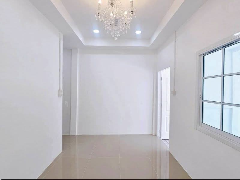 ขายทาวน์โฮมรีโนเวทใหม่ ม.แบงค์วิลเลจ สุรศักดิ์ ศรีราชา, Chon Buri (Pattaya), Surasak, Si Racha, Chon Buri (Pattaya), 2 Bedrooms, 65 sqm, Townhouse For Sale, by Dusit Saengfa, 500281125 - DDproperty.com
