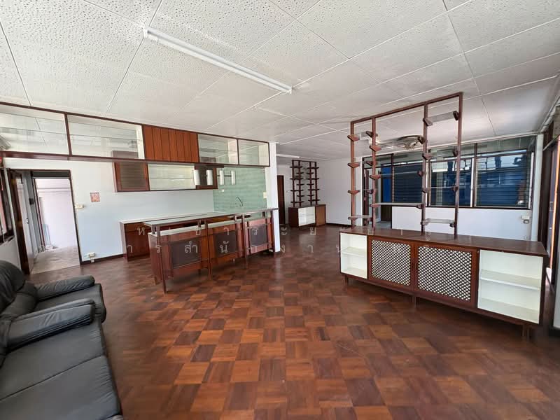 Office Compound with Residence in Sathorn, Bangkok, จันทน์, Thung Wat Don, Sathon, Bangkok, 1 Bedroom, 2,196 sqm, Townhouse For Rent, by ให้เช่าระยะยาว อาคารสำนักงาน พร้อมบ้านพัก ใจกลางสาทร ถนนจันทน์ ซอย 43, 500281128 - DDproperty.com