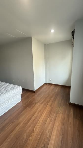 Commercial Building in Chiang Mai Business Park (CBP), Chiang Mai, Nong Pa Krang, Muang Chiang Mai, Chiang Mai, 2 Bedrooms, 230 sqm, Townhouse For Rent, by The Positive ที่ดิน บ้าน คอนโด, 500281219 - DDproperty.com