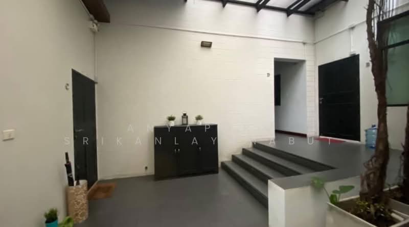 Baan Sasida, Bangkok, 19/1 Sukhumvit, Khong Tan, Khlong Toei, Bangkok, 3 Bedrooms, 250 sqm, Condo For Rent, by Anyaporn Srikanlayanabut, 500281270 - DDproperty.com