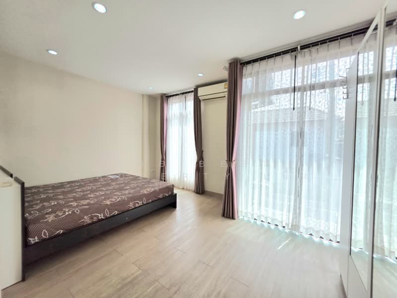 เดอะเซ็นทรัล 3 อัสสัมชัญ-ศรีราชา, Chon Buri (Pattaya), Surasak, Si Racha, Chon Buri (Pattaya), 2 Bedrooms, 100 sqm, Townhouse For Sale, by The Best Property เปิ้ล, 500281565 - DDproperty.com