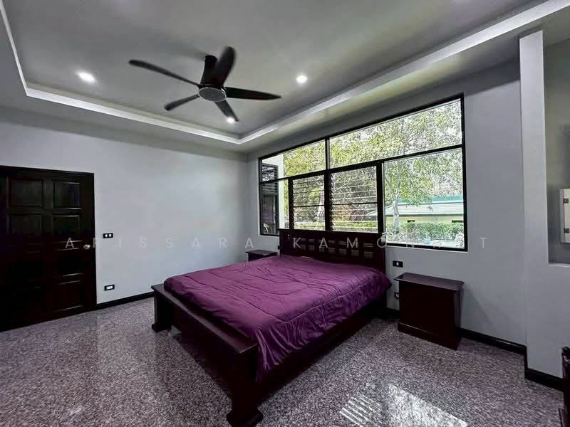 บ้านเดี่ยวพร้อมสระว่ายน้ำ บางเสร่ ฝั่งเขา ราคาต่อรองได้, Chon Buri (Pattaya), Bang Sa-re, Sattahip, Chon Buri (Pattaya), 4 Bedrooms, 1,680 sqm, Single Detached House For Sale, by Arissara Kamonrit, 500281582 - DDproperty.com