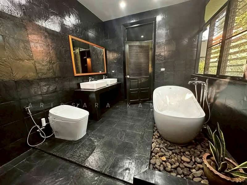 บ้านเดี่ยวพร้อมสระว่ายน้ำ บางเสร่ ฝั่งเขา ราคาต่อรองได้, Chon Buri (Pattaya), Bang Sa-re, Sattahip, Chon Buri (Pattaya), 4 Bedrooms, 1,680 sqm, Single Detached House For Sale, by Arissara Kamonrit, 500281582 - DDproperty.com