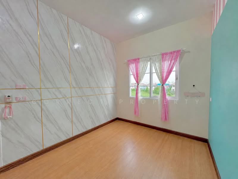 Golden Town Rangsit – Klong 3, Pathum Thani, Yothathikan Khu Khot-Khlong Luang Road, Khlong Sam, Khlong Luang, Pathum Thani, 4 Bedrooms, 120 sqm, Townhouse For Rent, by Correct Property, 500281586 - DDproperty.com