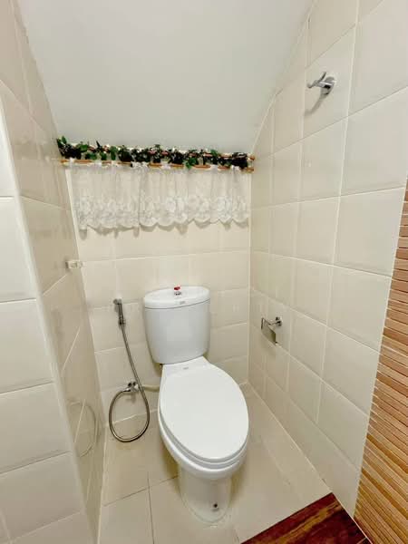 Golden Town Rangsit – Klong 3, Pathum Thani, Yothathikan Khu Khot-Khlong Luang Road, Khlong Sam, Khlong Luang, Pathum Thani, 4 Bedrooms, 120 sqm, Townhouse For Rent, by Correct Property, 500281586 - DDproperty.com