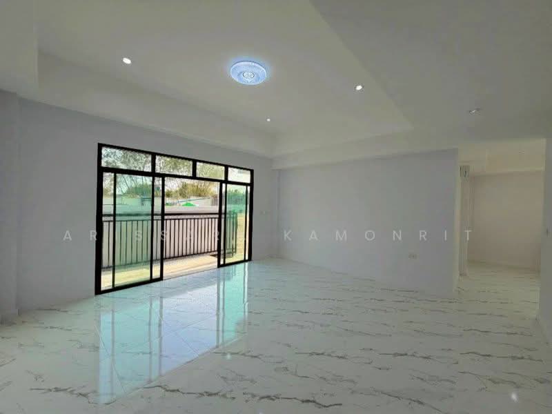 Single House for Sale, Chon Buri (Pattaya), Poong, Bang Lamung (Pattaya), Chon Buri (Pattaya), 3 Bedrooms, 250 sqm, Single Detached House For Sale, by Arissara Kamonrit, 500281592 - DDproperty.com
