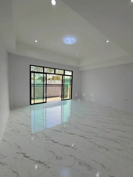 Single House for Sale, Chon Buri (Pattaya), Poong, Bang Lamung (Pattaya), Chon Buri (Pattaya), 3 Bedrooms, 250 sqm, Single Detached House For Sale, by Arissara Kamonrit, 500281592 - DDproperty.com