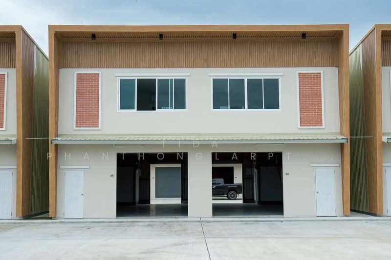 For Rent - Rental warehouse with Office of Sukhumvit 77 On Nut 51 located near Srinuch BTS Skytrain., Bangkok