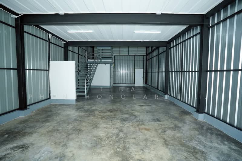 For Rent - Rental warehouse with Office of Sukhumvit 77 On Nut 51 located near Srinuch BTS Skytrain., Bangkok