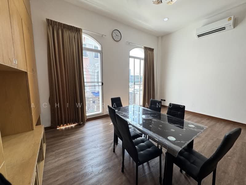 Baan Klangmuang Grand De Paris Ratchada, Bangkok, Pradit Manutham Road, Wang Thonglang, Wang Thonglang, Bangkok, 3 Bedrooms, 300 sqm, Townhouse For Rent, by Achiwara Panusan, 500281629 - DDproperty.com
