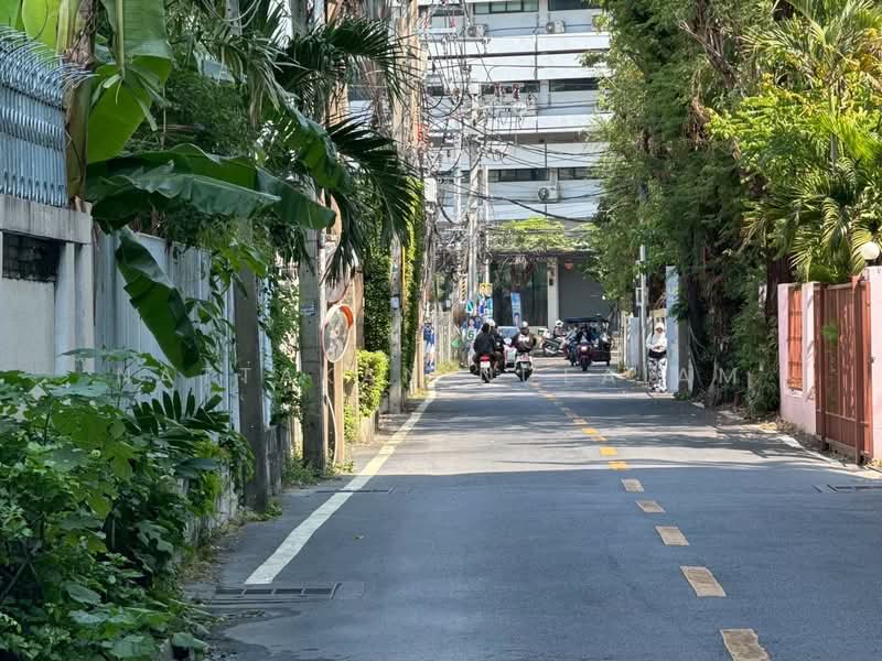 ที่ดินพร้อมโฮมออฟฟิศ 168 ตรวา ใจกลางทองหล่อ–เอกมัย 12 เพียง 100 เมตรถึงถนนใหญ่, กรุงเทพ, คลองตันเหนือ, วัฒนา, กรุงเทพ, 672 ตร.ม., ที่ดิน ขาย, โดย Nattakan nueaiam, 500281821 - DDproperty.com