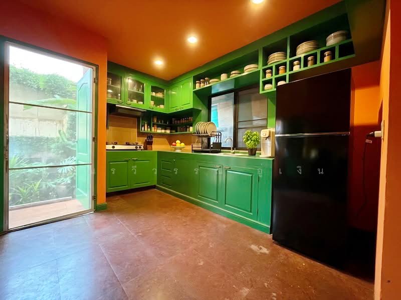 Single house on Navamin 81 Road, Bangkok, Khlong Kum, Bueng Kum, Bangkok, 4 Bedrooms, 300 sqm, Single Detached House For Sale, by คุณรวีวรรณ อู่เงิน, 500281896 - DDproperty.com