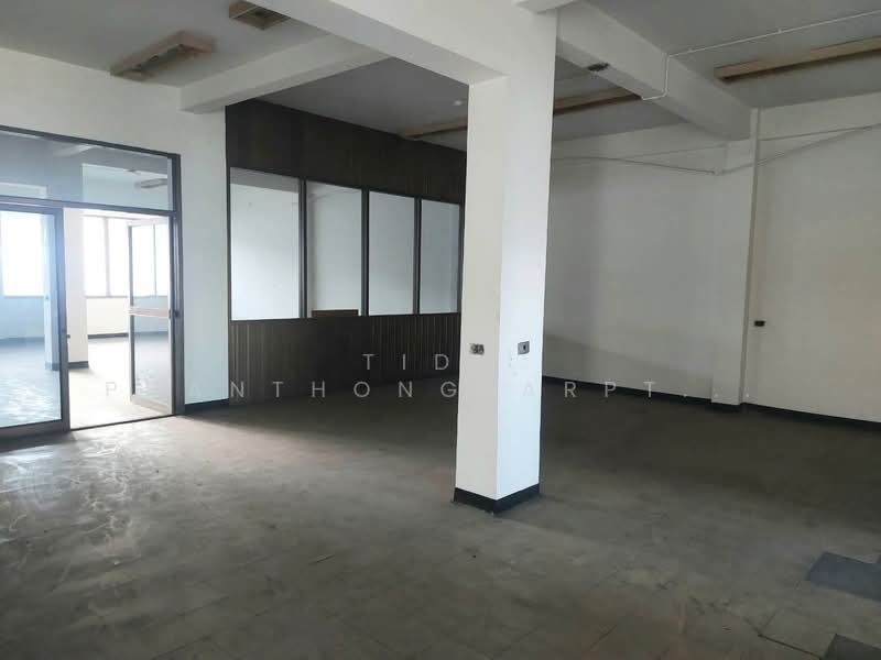 Rent a standalone office building next to Sukhumvit Road. There is a parking lot near BTS bearing., Samut Prakan, Samrong Nua, Muang Samut Prakarn, Samut Prakan, , 1,000 sqm, Office Space For Rent, by Tida phanthonglarptawee, 500281942 - DDproperty.com