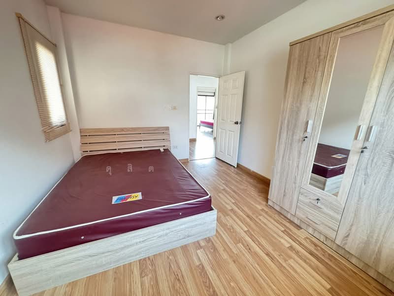 ให้เช่าบ้านเดี่ยวหลังใหญ่ 4 ห้องนอน ม.ธารดารา ศรีราชา, Chon Buri (Pattaya), Surasak, Si Racha, Chon Buri (Pattaya), 4 Bedrooms, 180 sqm, Single Detached House For Rent, by Dusit Saengfa, 500282004 - DDproperty.com