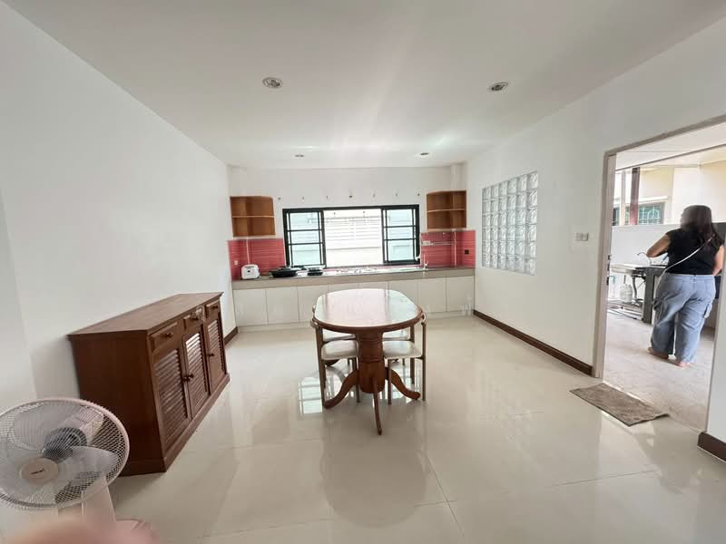 ให้เช่าบ้านเดี่ยวหลังใหญ่ 4 ห้องนอน ม.ธารดารา ศรีราชา, Chon Buri (Pattaya), Surasak, Si Racha, Chon Buri (Pattaya), 4 Bedrooms, 180 sqm, Single Detached House For Rent, by Dusit Saengfa, 500282004 - DDproperty.com