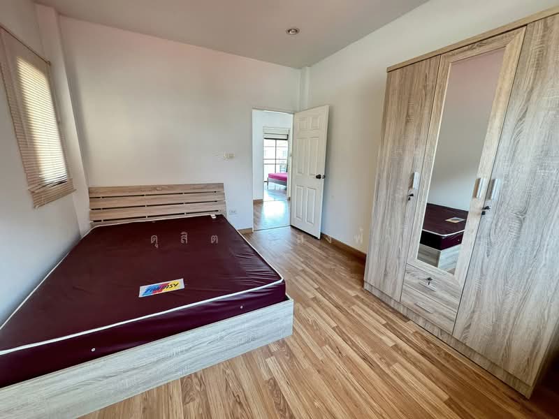 ให้เช่าบ้านเดี่ยวหลังใหญ่ 4 ห้องนอน ม.ธารดารา ศรีราชา, Chon Buri (Pattaya), Surasak, Si Racha, Chon Buri (Pattaya), 4 Bedrooms, 180 sqm, Single Detached House For Rent, by Dusit Saengfa, 500282004 - DDproperty.com