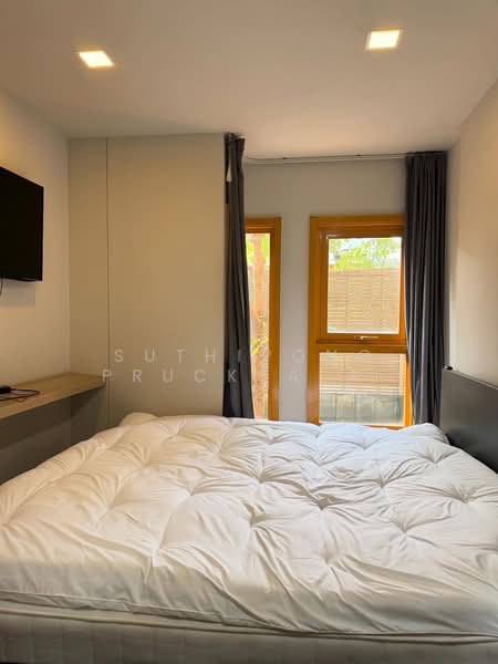 The Base Sukhumvit 50, Bangkok, Soi Roem Charoen 1, Sukhumvit 50 Road, Phra Kanong, Khlong Toei, Bangkok, 1 Bedroom, 32 sqm, Condo For Rent, by Suthipong Prucksalai, 500282093 - DDproperty.com