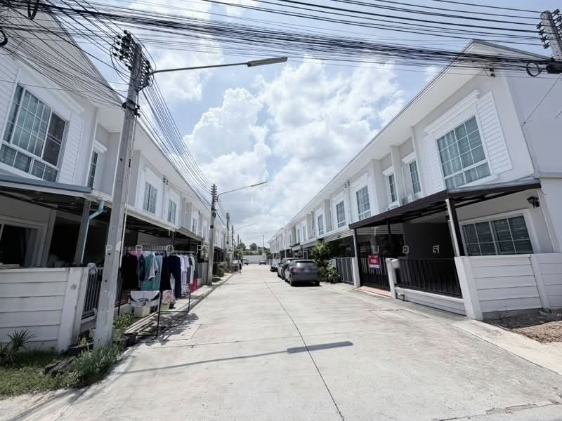 เสนา วีว่า ศรีราชา-อัสสัมชัญ (SENA VIVA Sriracha-Assumption), Chon Buri (Pattaya), Surasak, Si Racha, Chon Buri (Pattaya), 4 Bedrooms, 143 sqm, Townhouse For Sale, by The Best Property บอส, 500282199 - DDproperty.com