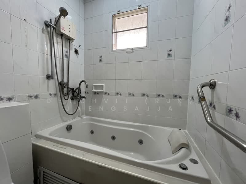 Parinyada Chalongrat, Bangkok, Soi Nakniwas 48, Lat Phrao, Lat Phrao, Bangkok, 3 Bedrooms, 220 sqm, Single Detached House For Sale, by Detchvit (Ruk) Jaengsajja, 500282278 - DDproperty.com