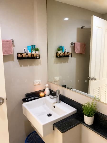 The Kris Ratchada 17, Bangkok, Inthamara 45 Alley, Din Daeng, Din Daeng, Bangkok, 2 Bedrooms, 45 sqm, Condo For Rent, by Apinya Pitakchaitham, 500282353 - DDproperty.com