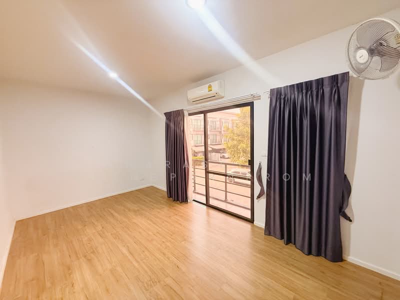 Baan Klang Muang Pinklao - Charan, Bangkok, along the expressway Si Rat  Road-Outer Ring Road, Bang O, Bang Phlat, Bangkok, 3 Bedrooms, 145 sqm, Townhouse For Sale, by Naraseth Puengpornprom, 500282359 - DDproperty.com