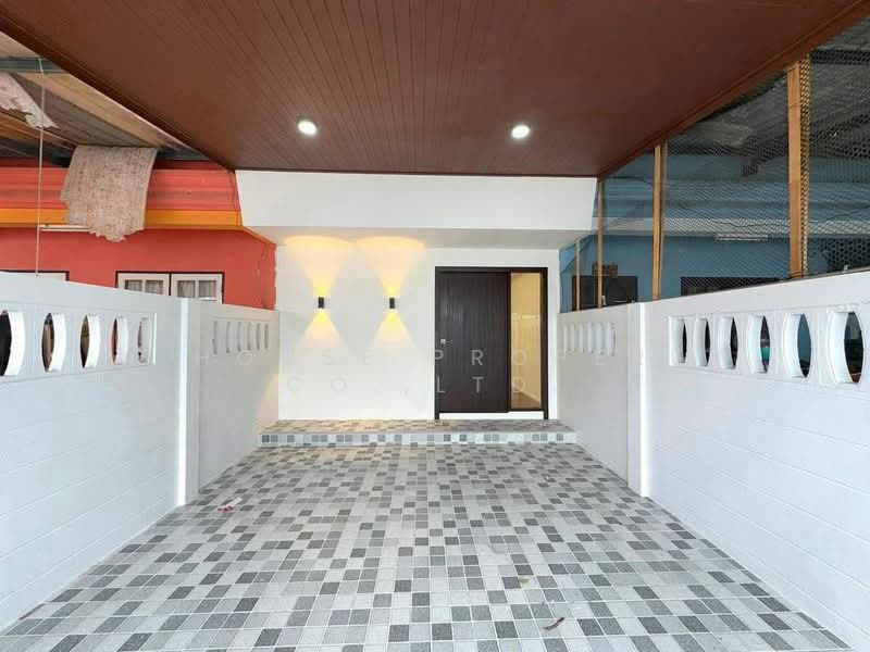 Townhouse for sale in Ruean Kaew Village, Saha Group, Sriracha., Chon Buri (Pattaya), Nong - Kham, Si Racha, Chon Buri (Pattaya), 2 Bedrooms, 68 sqm, Townhouse For Sale, by A House Property Co.,Ltd., 500282510 - DDproperty.com