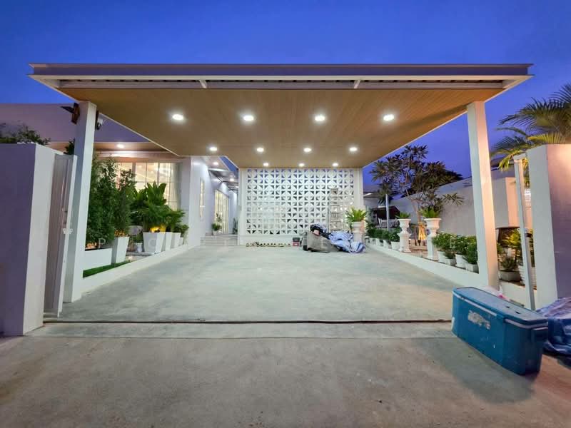Modern Pool Villa for Sale East Pattaya Noen Plub Wan, Chon Buri (Pattaya), Bang Lamung, Bang Lamung (Pattaya), Chon Buri (Pattaya), 4 Bedrooms, 400 sqm, Villa For Sale, by PLC real estate, 500282513 - DDproperty.com
