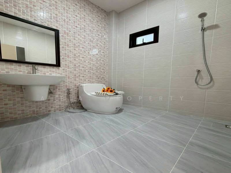 บ้านเดี่ยว ศรีราชา ถ.ไร่กล้วย, Chon Buri (Pattaya), ไร่กล้วย, Surasak, Si Racha, Chon Buri (Pattaya), 3 Bedrooms, 138 sqm, Single Detached House For Sale, by A.T.A. Property, 500282565 - DDproperty.com