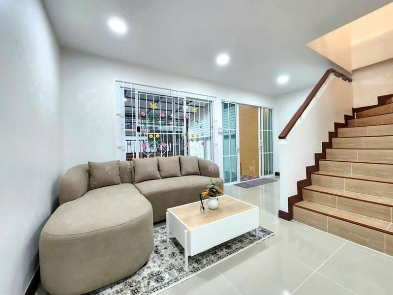 ขายทาวน์โฮมรีโนเวทใหม่ ม.ปาล์มวิลเลจ เครือสหพัฒน์ ศรีราชา, Chon Buri (Pattaya), Bueng, Si Racha, Chon Buri (Pattaya), 3 Bedrooms, 65 sqm, Townhouse For Sale, by Dusit Saengfa, 500282598 - DDproperty.com