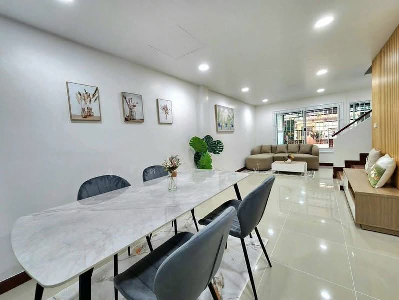 ขายทาวน์โฮมรีโนเวทใหม่ ม.ปาล์มวิลเลจ เครือสหพัฒน์ ศรีราชา, Chon Buri (Pattaya), Bueng, Si Racha, Chon Buri (Pattaya), 3 Bedrooms, 65 sqm, Townhouse For Sale, by Dusit Saengfa, 500282598 - DDproperty.com