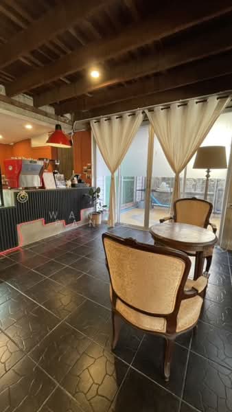 บ้านเดี่ยวพร้อมพื้นที่ธุรกิจ ร้านกาแฟ พระราม 9 เนื้อที่ 63 ตรว., Bangkok, Bang Kapi, Huai Khwang, Bangkok, 3 Bedrooms, 250 sqm, Single Detached House For Sale, by Wanvisar Panjarongkha, 500282614 - DDproperty.com