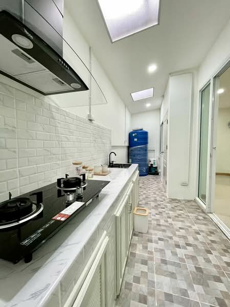 ขายทาวน์โฮมรีโนเวทใหม่ทั้งหลัง ม.เดอะเซ็นทร้ล2 หนองยายบู่ ศรีราชา, Chon Buri (Pattaya), Nong - Kham, Si Racha, Chon Buri (Pattaya), 3 Bedrooms, 80 sqm, Townhouse For Sale, by Dusit Saengfa, 500282618 - DDproperty.com