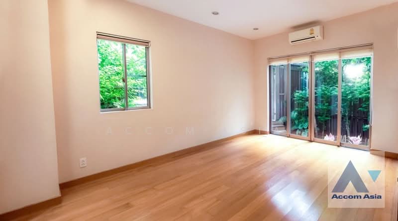 For Rent - Pet friendly 3 Bedrooms House for Rent in Sukhumvit, Bangkok near BTS Phrom Phong, Bangkok