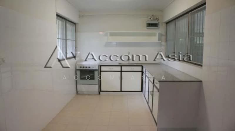 For Rent - Pet friendly 2 Bedrooms House for Rent in Sukhumvit, Bangkok near MRT Sukhumvit - BTS Asok at House, Bangkok