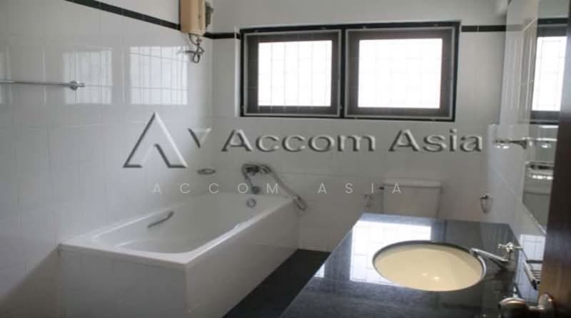 For Rent - Pet friendly 2 Bedrooms House for Rent in Sukhumvit, Bangkok near MRT Sukhumvit - BTS Asok at House, Bangkok