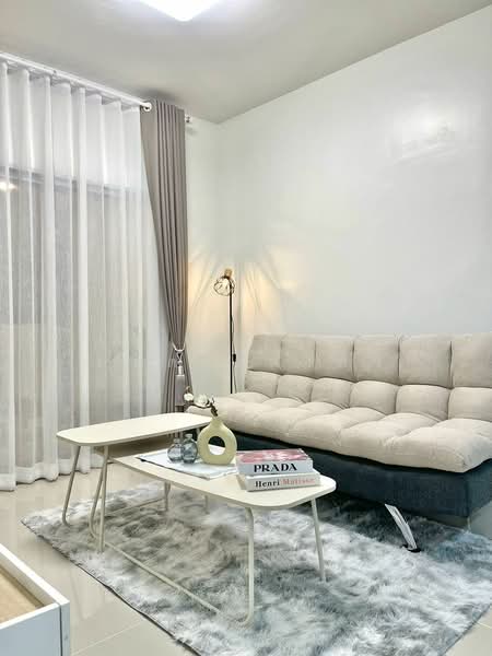 ขายทาวน์โฮมรีโนเวทใหม่สไตล์โมเดิร์น เครือสหพัฒน์ ศรีราชา, Chon Buri (Pattaya), Bueng, Si Racha, Chon Buri (Pattaya), 3 Bedrooms, 65 sqm, Townhouse For Sale, by Dusit Saengfa, 500282691 - DDproperty.com