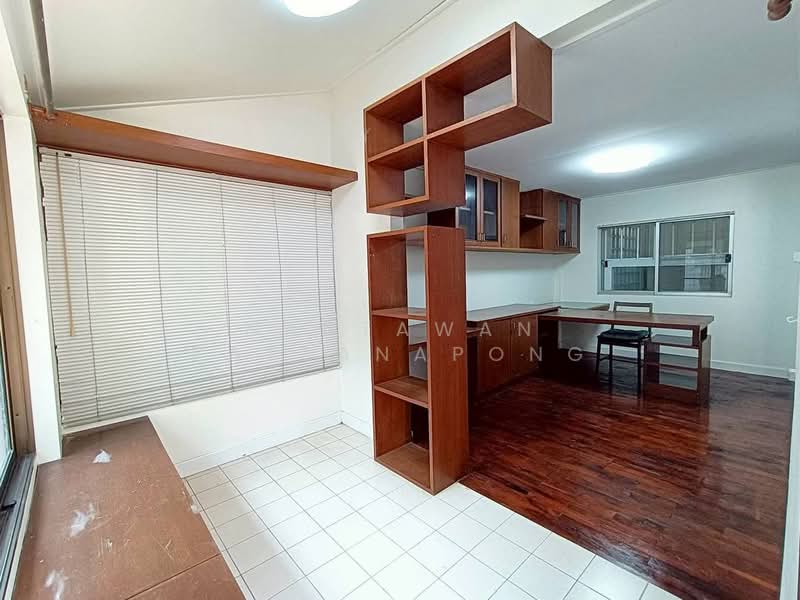 House for Rent just walk distance to Nimman rd. and MAYA Shopping mall, Chiang Mai, Chang Phuak, Muang Chiang Mai, Chiang Mai, 6 Bedrooms, 450 sqm, Single Detached House For Rent, by Nantawan Rattanapong, 500282761 - DDproperty.com