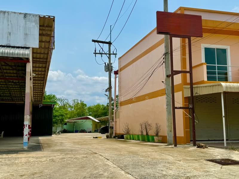 ห้องแถวสระโบสถ์ ลพบุรี, Lop Buri, Sra Bot, Sra Bot, Lop Buri, 6 Bedrooms, 120 sqm, Single Detached House For Sale, by The Best Property  แอม, 500282802 - DDproperty.com