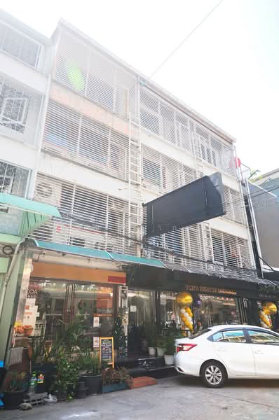 For Sale - ขายอาคารพาณิชย์ 4 ชั้น ทำเลดี ใกล้ BTS อโศก และ มศว เพียง 850 ม., Bangkok