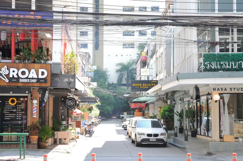 For Sale - ขายอาคารพาณิชย์ 4 ชั้น ทำเลดี ใกล้ BTS อโศก และ มศว เพียง 850 ม., Bangkok