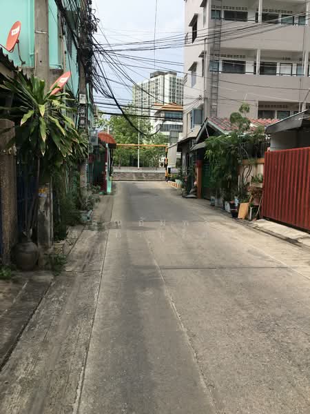 บ้านพัก นครอินทร์3 สะพานพระราม5 ใกล้บิ๊กซีติวานนท์, Nonthaburi, นครอินทร์3, Talat Kwan, Muang Nonthaburi, Nonthaburi, 10+ Bedrooms, 138 sqm, Semi-Detached House (Twin House) For Sale, by คุณอัมพร ศิริภานุรัตน์, 500282871 - DDproperty.com