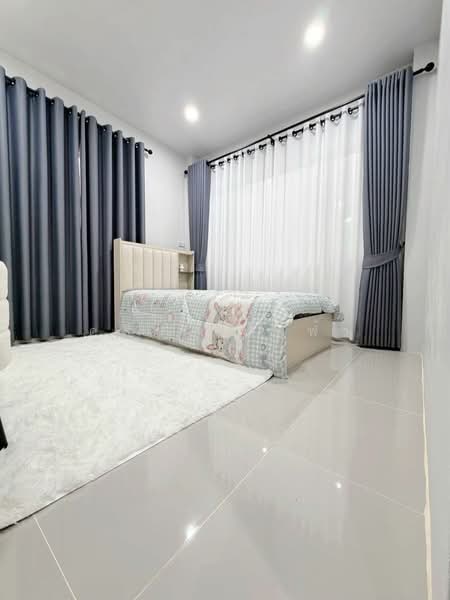 ขาย - ขายทาวน์โฮมรีโนเวทใหม่ แปลงหัวมุม ม.เจ้าพระยา บึงวรกิจ ศรีราชา, ชลบุรี