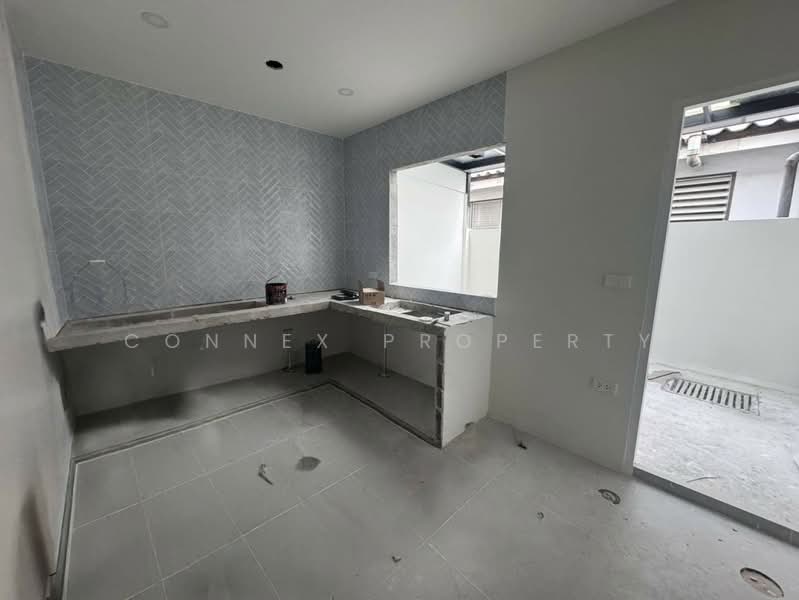 Fully Renovated 2- Storey Townhouse in Chokchai 4 Soi 40, Bangkok, ลาดพร้าววังหิน, Lat Phrao, Lat Phrao, Bangkok, 3 Bedrooms, 23 sqm, Townhouse For Sale, by Connex Property, 500283056 - DDproperty.com