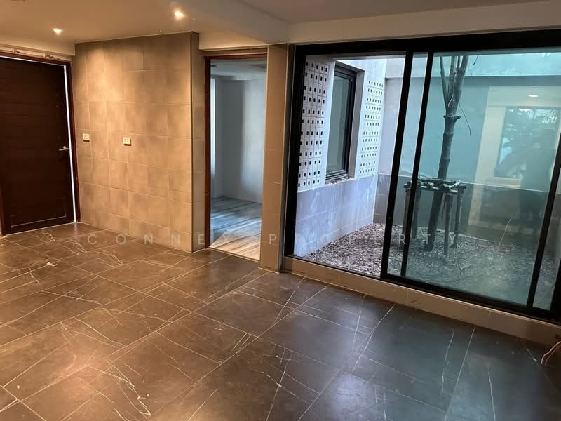 For Sale: 2-Storey Home Office just 100 meters from MRT Sutthisan Prime Rare Location – Hard to find, Bangkok, -, Samsen Nok, Huai Khwang, Bangkok, 4 Bedrooms, 200 sqm, Single Detached House For Sale, by Connex Property, 500283058 - DDproperty.com