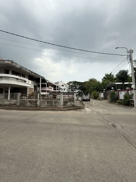 บ้านหลังมุม ที่ดินสวยหายาก ศรีนครินทร์45 การเดินทางสะดวก สร้างบ้านสวยมาก ถนนศรีนครินทร์ 45, กรุงเทพ, ศรีนครินทร์45, ประเวศ, กรุงเทพ, 180 ตร.ม., บ้านเดี่ยว ขาย, โดย Nutthavadee Kittihut, 500283076 - DDproperty.com