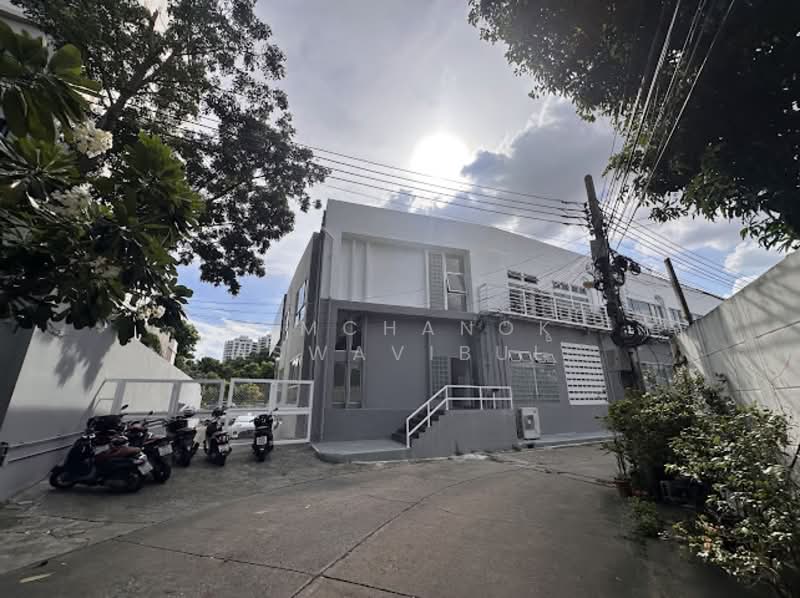land corner Narathiwat-Old Chan road, กรุงเทพ, นราธิวาสราชนครินทร์, ทุ่งวัดดอน, สาทร, กรุงเทพ, 9,492 ตร.ม., ที่ดิน ขาย, โดย Jomchanok Aswavibul, 500283125 - DDproperty.com