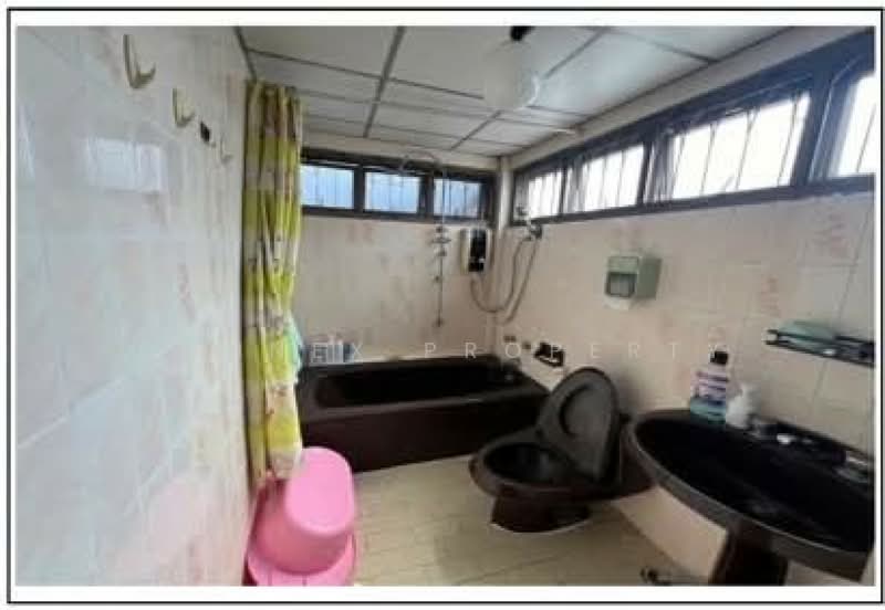 A family-owned shophouse from the baby boomer era, built with love and dreams, featuring solid teak, Bangkok, มังกร, Pom Prap, Pom Prap Sattru Phai, Bangkok, , 252 sqm, Shophouse For Sale, by Connex Property, 500283126 - DDproperty.com